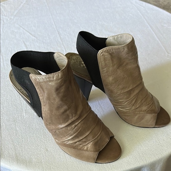 Vince Camuto Tan Heels with Chunky Heel and Peep-Toe Design - Picture 3 of 7